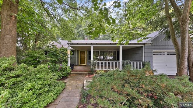 245 N Walnut St, Ridgewood, NJ 07450