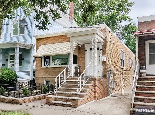 248 Custer Ave, Jersey City, NJ 07305-1705