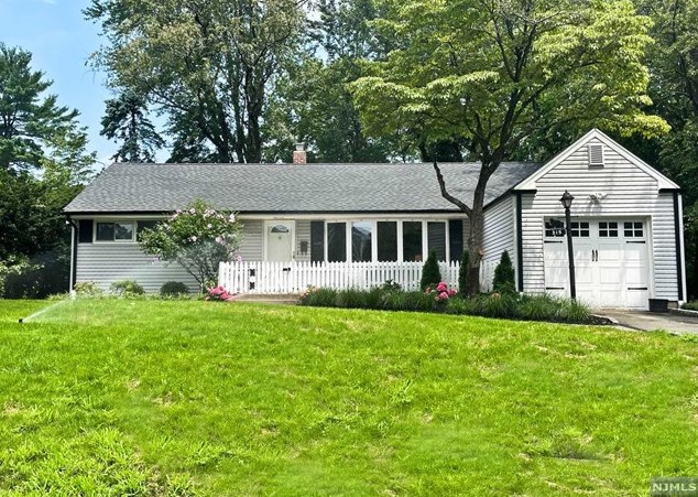 319 Mastin Pl, Ridgewood, NJ 07450