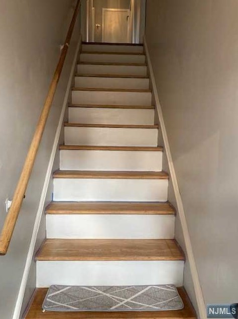25 Central Ave, Dumont, NJ 07628