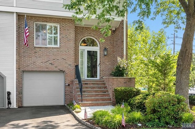 1 Louisburg Square, Verona, NJ 07044