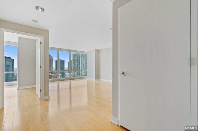 2 2nd St #2707, Jersey City, NJ 07302