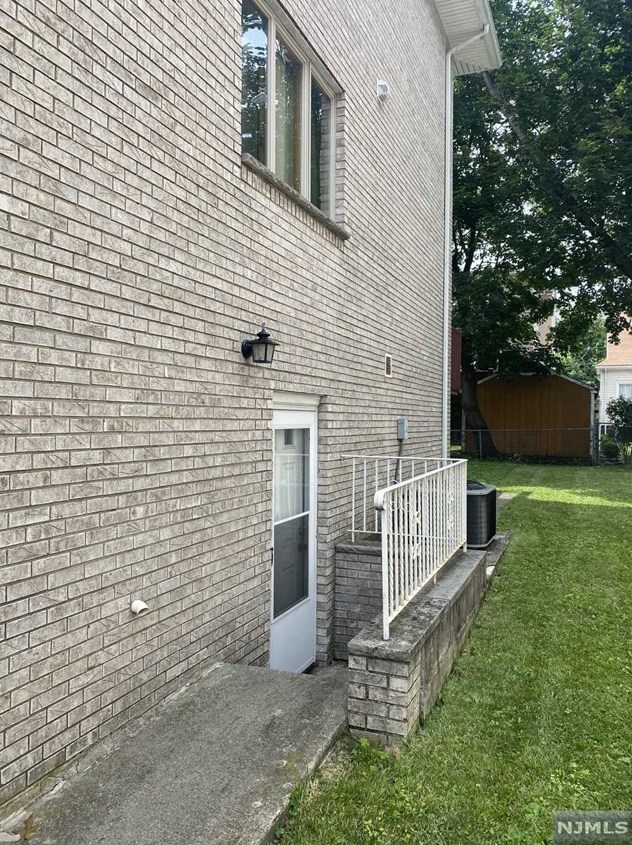 2375 7th St #b, West Fort Lee, NJ 07024