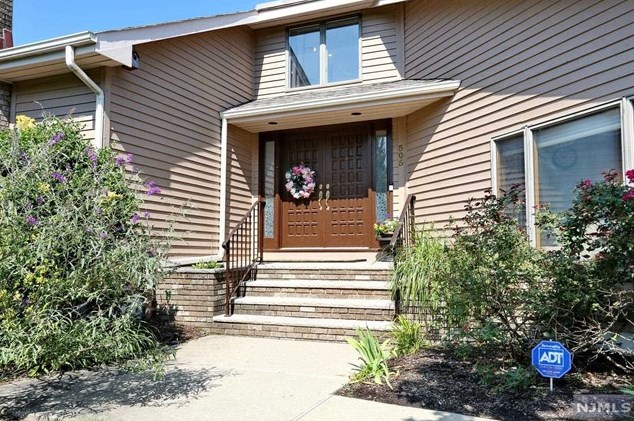 505 Long Dr, Wyckoff, NJ 07481-1714