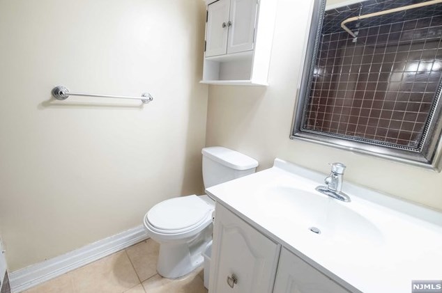 523 Teal Plz, Secaucus NJ  07094-2217 exterior