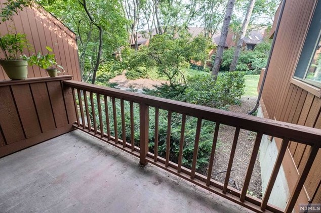 523 Teal Plz, Secaucus NJ  07094-2217 exterior