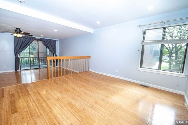 523 Teal Plz, Secaucus NJ  07094-2217 exterior