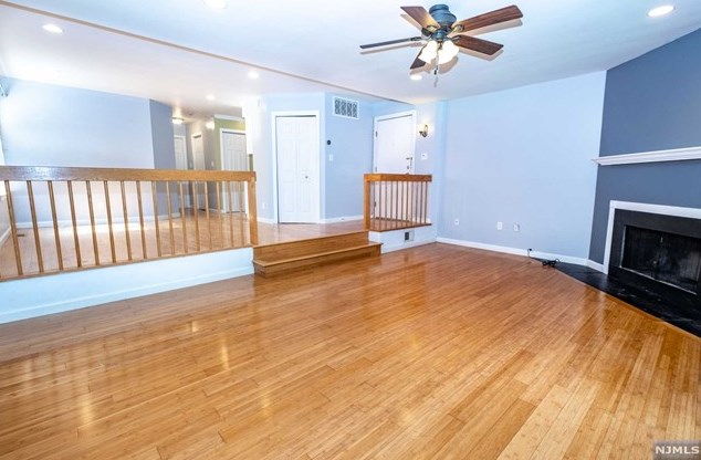 523 Teal Plz, Secaucus NJ  07094-2217 exterior