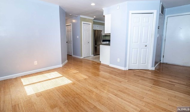 523 Teal Plz, Secaucus NJ  07094-2217 exterior