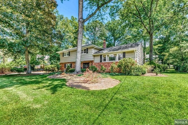 432 Hillside Ave, Allendale, NJ 07401