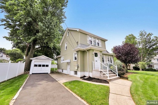 42 Pine St, Bogota, NJ 07603