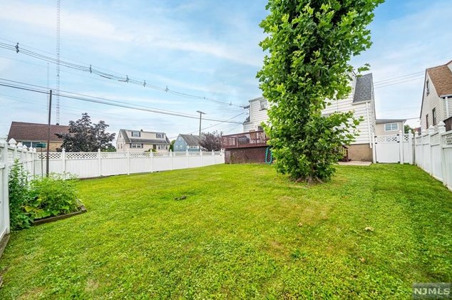 1018 Gillis Pl, Secaucus NJ  07094-4218 exterior