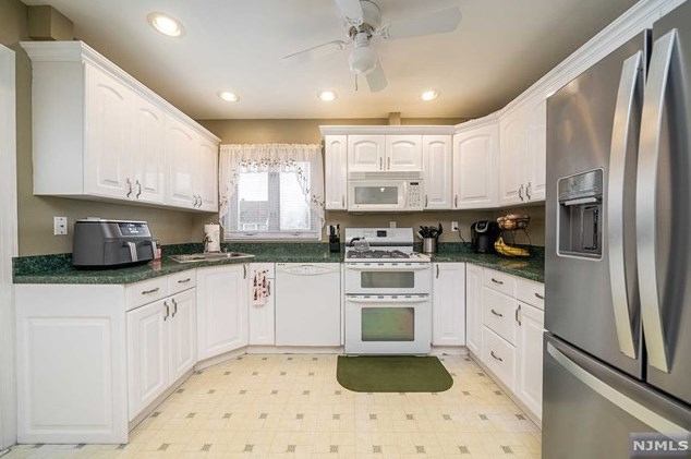 1018 Gillis Pl, Secaucus NJ  07094-4218 exterior