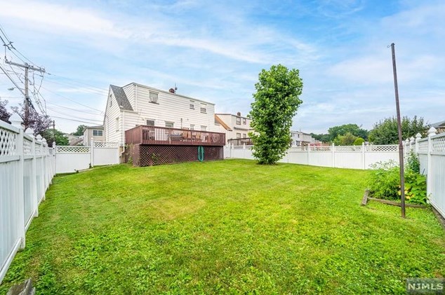 1018 Gillis Pl, Secaucus NJ  07094-4218 exterior