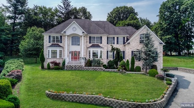 6 Baldwin Ct, Fairfield, NJ 07004-3847