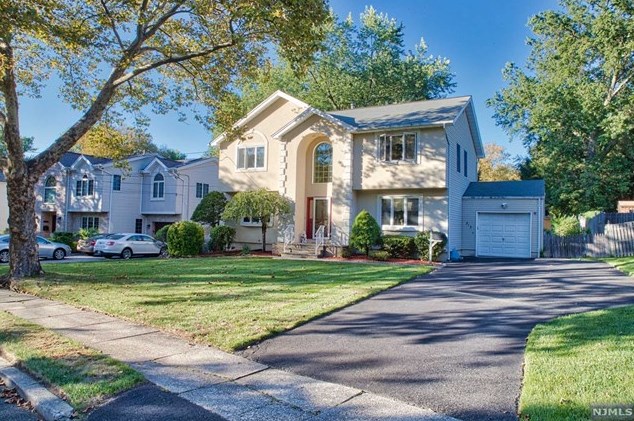 313 South Dr, Paramus, NJ 07652