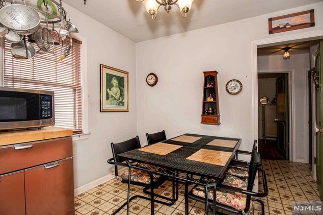 311 Viviney St, Elmwood Park NJ  07407-2122 exterior