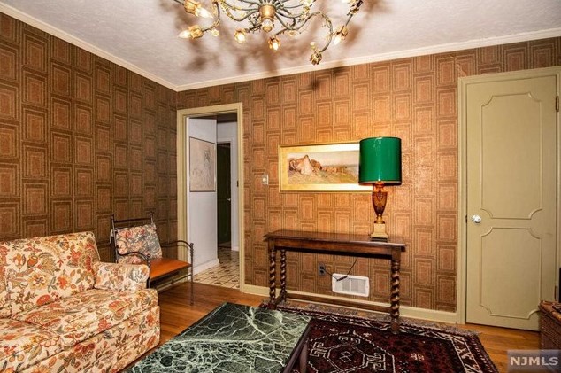 311 Viviney St, Elmwood Park NJ  07407-2122 exterior
