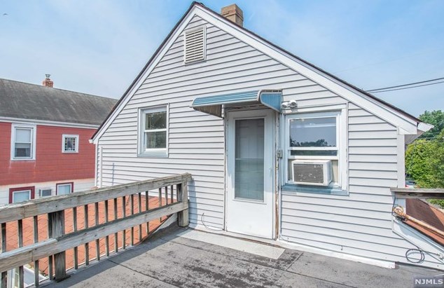 125 Passaic Ave, Paterson NJ  07506-1433 exterior