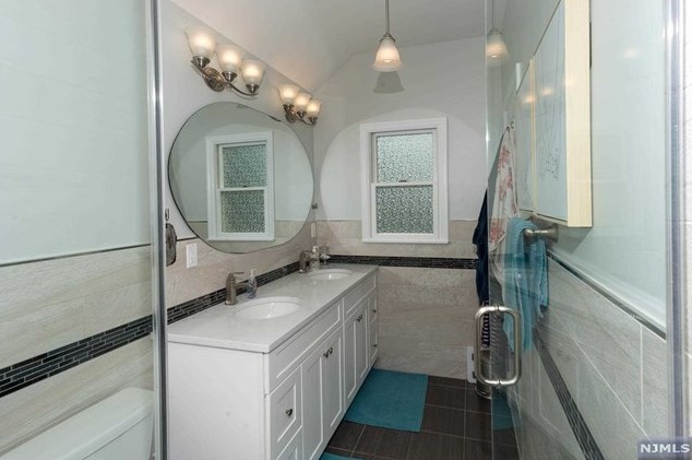 276 Watson Ave, Lyndhurst NJ  07071-1829 exterior