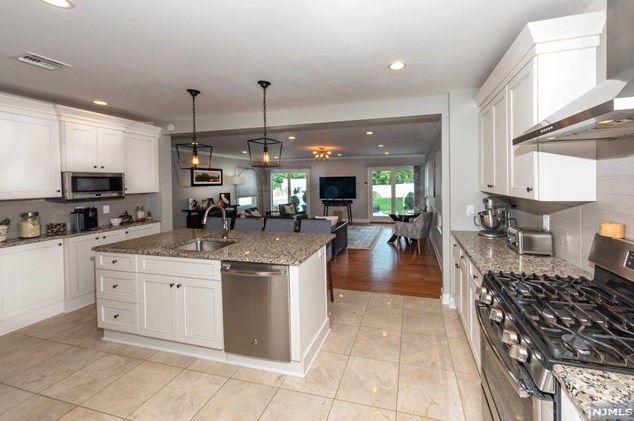 276 Watson Ave, Lyndhurst NJ  07071-1829 exterior