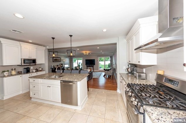 276 Watson Ave, Lyndhurst NJ  07071-1829 exterior