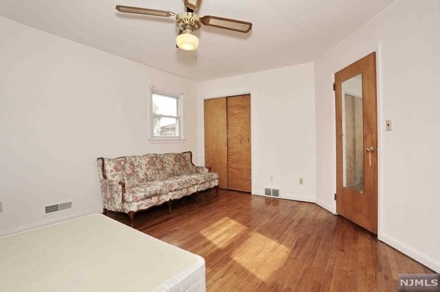 1 Lincoln Ave, Elmwood Park NJ  07407-1614 exterior