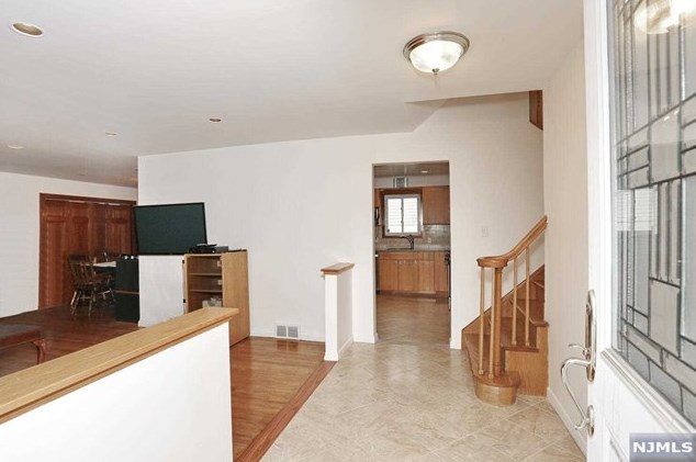 1 Lincoln Ave, Elmwood Park, NJ 07407-1614