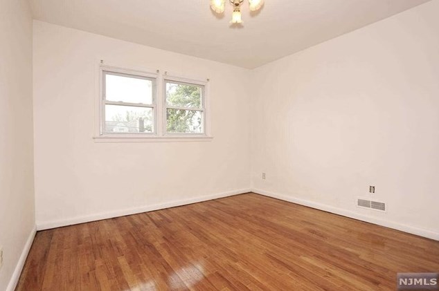 1 Lincoln Ave, Elmwood Park NJ  07407-1614 exterior