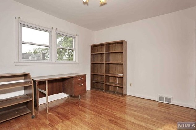 1 Lincoln Ave, Elmwood Park NJ  07407-1614 exterior