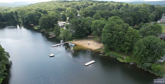 5 Grandway Ter, Hardyston, NJ 07460-1809