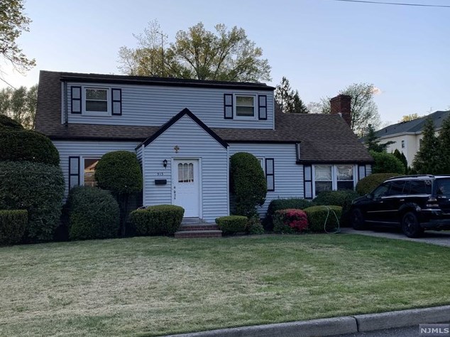 513 Kendrick St, Paramus, NJ 07652