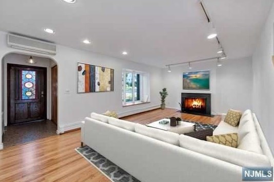 451 Hillcrest Rd, Ridgewood, NJ 07450
