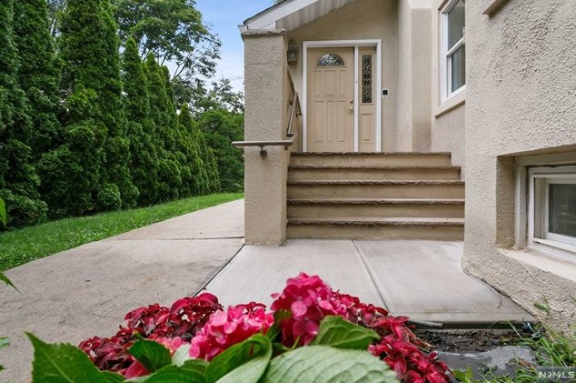 732 Summit Ave, River Edge, NJ 07661