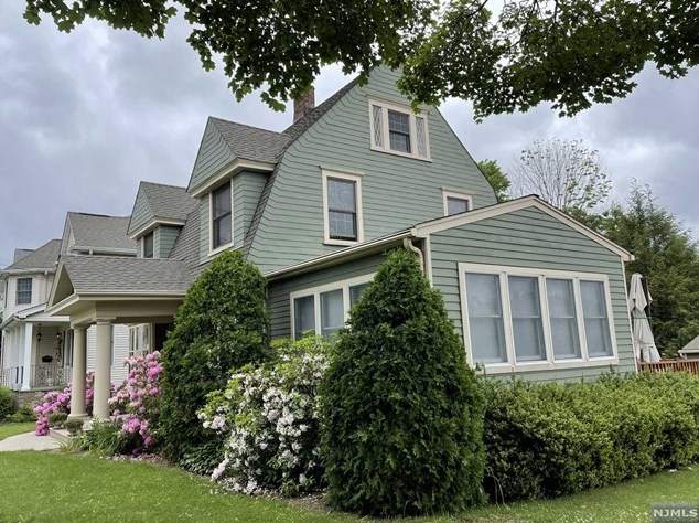 332 Terrace Ave, Hasbrouck Heights, NJ 07604