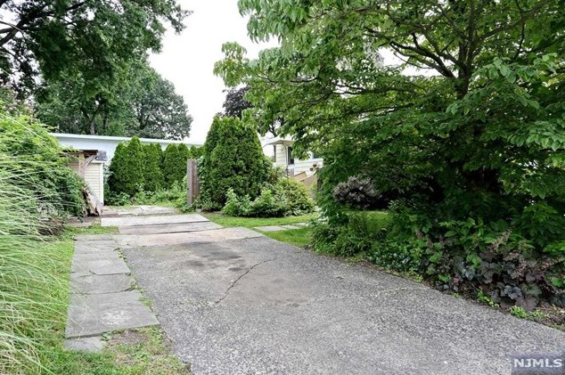 45 Woodside Ave, Lodi NJ  07644-3232 exterior