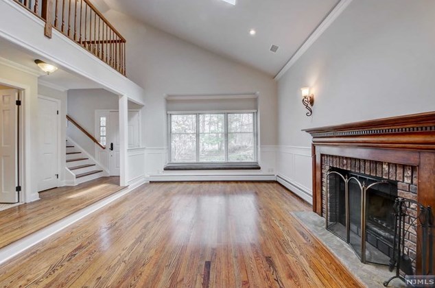6 Valen Ct, Franklin Lakes, NJ 07417