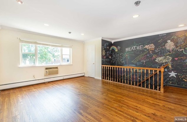 39 Manchester Ct, Wayne, NJ 07470-3391