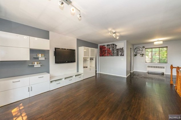 11 Wedgewood Dr #89, Verona, NJ 07044