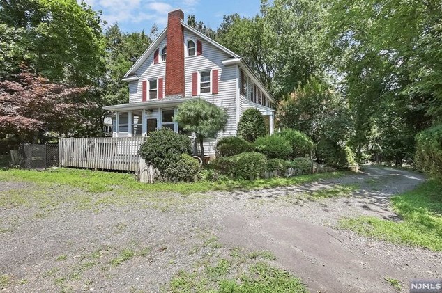 9 Brady St, Waldwick, NJ 07463
