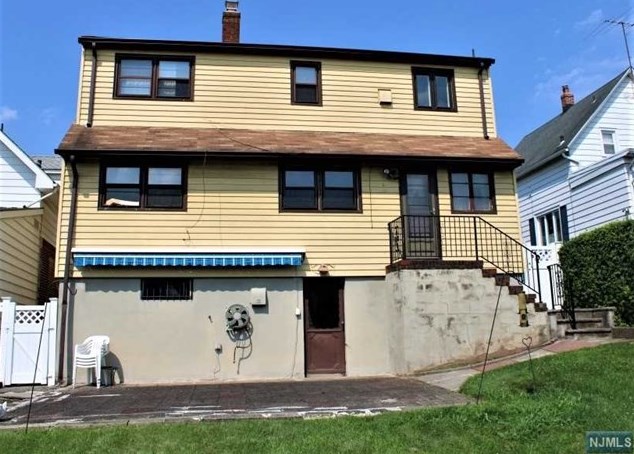 726 2nd Ave, Lyndhurst, NJ 07071-1221