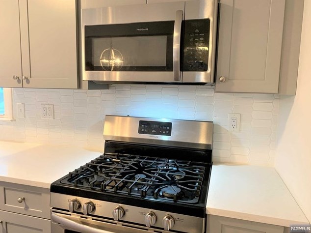 5 Chambers Ct, Clifton, NJ 07013