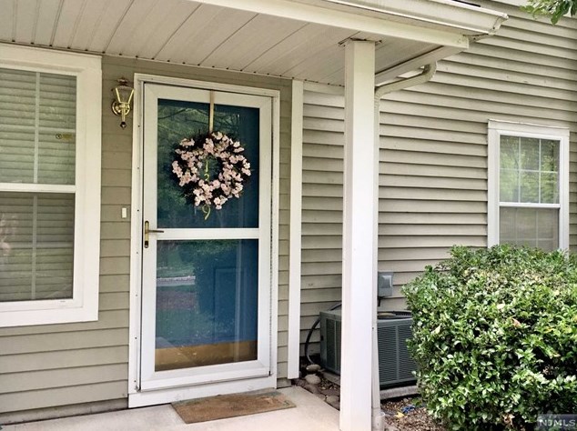 1359 Paddington Rd, Mahwah, NJ 07430
