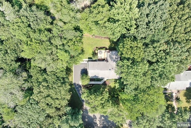 362 Stratton Ct, Wyckoff, NJ 07481-3440