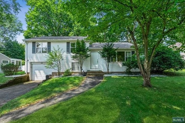 12 Pearl Rd, Closter, NJ 07624