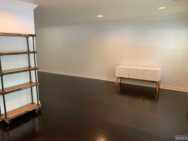 2116 Henry Ct, Mahwah, NJ 07430
