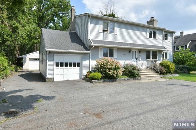 829 Lincoln Ave, Ridgewood, NJ 07452