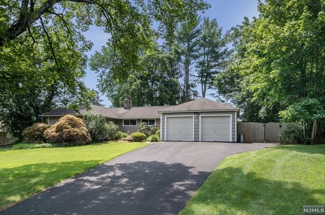 646 Terhune Rd, Ridgewood, NJ 07450