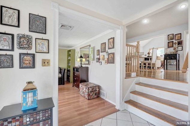 62 Bell Ave, Saddle Brook, NJ 07663-5147