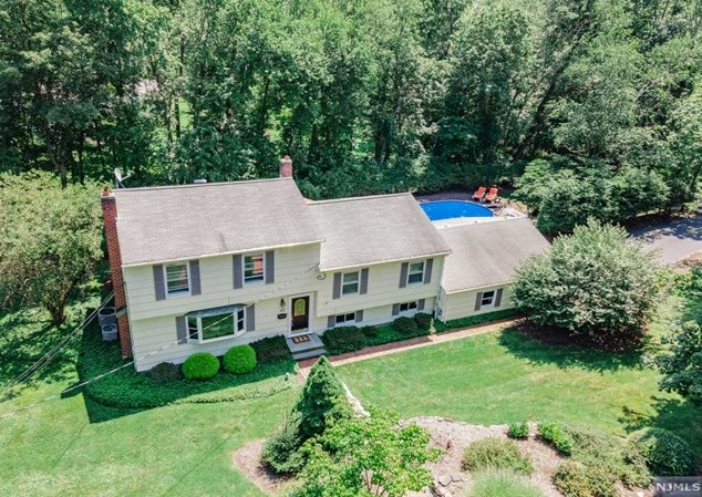 182 Anthony Pl, Wyckoff, NJ 07481-2746
